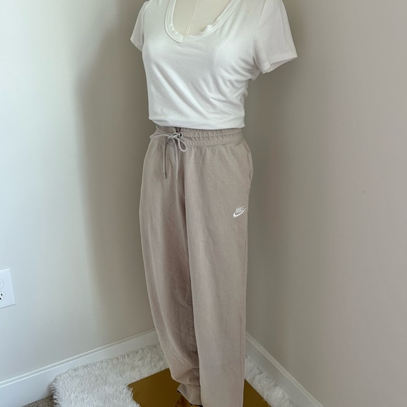 Nike Cream Sweatpants Relaxed Fit Joggers - Picture 2 of 6